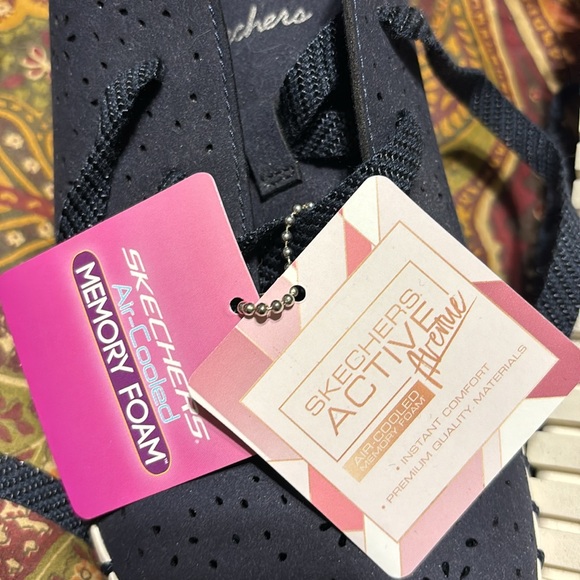 Skechers. Air cooled memory foam new with tags - Picture 4 of 4